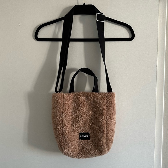 NWT Levi’s Faux Fur Mini Icon Tote Bag Tan Crossbody Bag - Picture 2 of 10